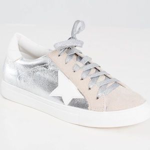 Silver dale star sneakers
